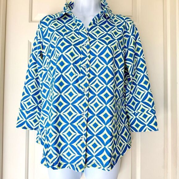 NWOT Lulu B Geometric Pattern Button Down Stretchy Blouse - Picture 1 of 10
